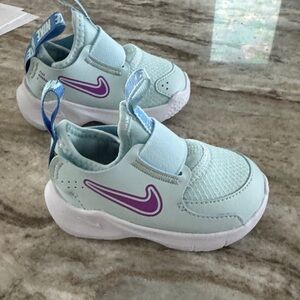 New Nike Kids flex runner 3 Sneakers size 4c blue